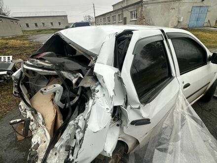 Белый Рено Логан, объемом двигателя 1.4 л и пробегом 231 тыс. км за 1200 $, фото 1 на Automoto.ua