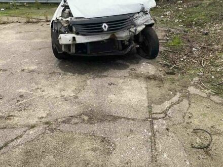 Белый Рено Логан, объемом двигателя 1.39 л и пробегом 343 тыс. км за 500 $, фото 1 на Automoto.ua