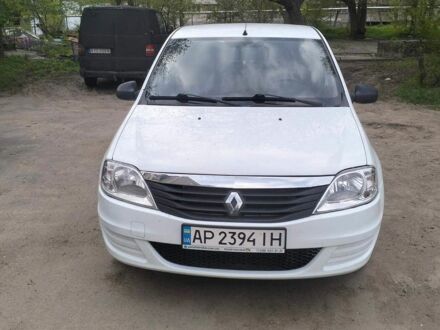 Білий Рено Логан, об'ємом двигуна 1.39 л та пробігом 300 тис. км за 3300 $, фото 1 на Automoto.ua