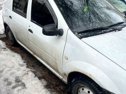 Белый Рено Логан, объемом двигателя 1.4 л и пробегом 357 тыс. км за 2100 $, фото 1 на Automoto.ua