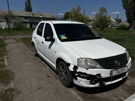 Белый Рено Логан, объемом двигателя 1.4 л и пробегом 350 тыс. км за 2500 $, фото 1 на Automoto.ua