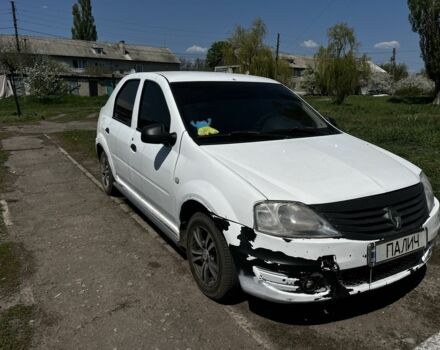 Белый Рено Логан, объемом двигателя 1.4 л и пробегом 350 тыс. км за 2500 $, фото 1 на Automoto.ua