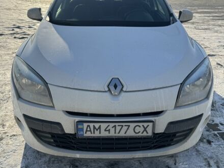 Білий Рено Логан, об'ємом двигуна 1.5 л та пробігом 296 тис. км за 6000 $, фото 1 на Automoto.ua