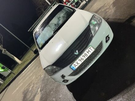 Белый Рено Логан, объемом двигателя 1.4 л и пробегом 2 тыс. км за 3500 $, фото 1 на Automoto.ua