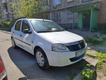 Рено Логан 2011 в Днепре (Днепропетровске) на Automoto.ua Белый Рено Логан, объемом двигателя 1.4 л и пробегом 229 тыс. км за 4150 $, фото 1 на Automoto.ua