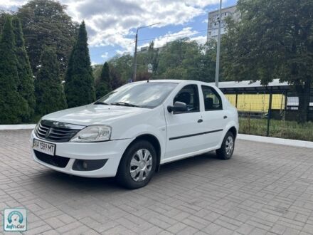 Білий Рено Логан, об'ємом двигуна 1.4 л та пробігом 230 тис. км за 2999 $, фото 1 на Automoto.ua