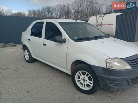 Белый Рено Логан, объемом двигателя 1.4 л и пробегом 260 тыс. км за 3600 $, фото 1 на Automoto.ua