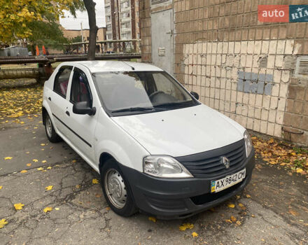 Білий Рено Логан, об'ємом двигуна 1.39 л та пробігом 153 тис. км за 3600 $, фото 1 на Automoto.ua