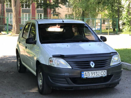 Рено Логан 2011 в Виннице на Automoto.ua Белый Рено Логан, объемом двигателя 1.4 л и пробегом 321 тыс. км за 3600 $, фото 1 на Automoto.ua