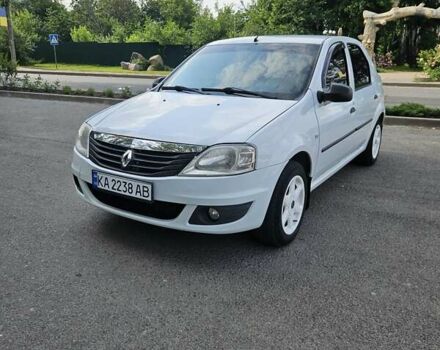 Белый Рено Логан, объемом двигателя 1.4 л и пробегом 275 тыс. км за 4499 $, фото 1 на Automoto.ua