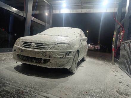 Белый Рено Логан, объемом двигателя 1.4 л и пробегом 243 тыс. км за 3000 $, фото 1 на Automoto.ua