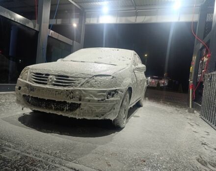 Белый Рено Логан, объемом двигателя 1.4 л и пробегом 243 тыс. км за 3000 $, фото 1 на Automoto.ua