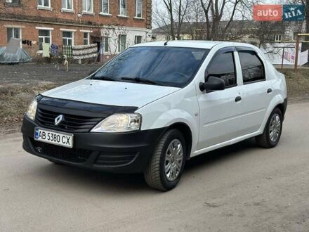 Рено Логан 2012 в Виннице на Automoto.ua Белый Рено Логан, объемом двигателя 1.39 л и пробегом 190 тыс. км за 3700 $, фото 1 на Automoto.ua