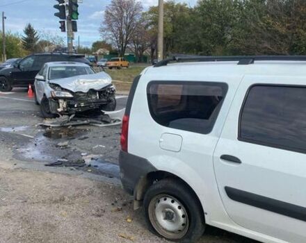 Белый Рено Логан, объемом двигателя 1.6 л и пробегом 200 тыс. км за 2000 $, фото 1 на Automoto.ua