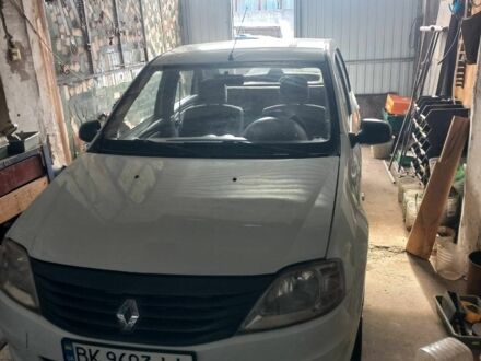 Белый Рено Логан, объемом двигателя 1.4 л и пробегом 219 тыс. км за 3900 $, фото 1 на Automoto.ua
