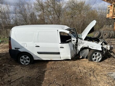 Білий Рено Логан, об'ємом двигуна 1.5 л та пробігом 99 тис. км за 1350 $, фото 1 на Automoto.ua