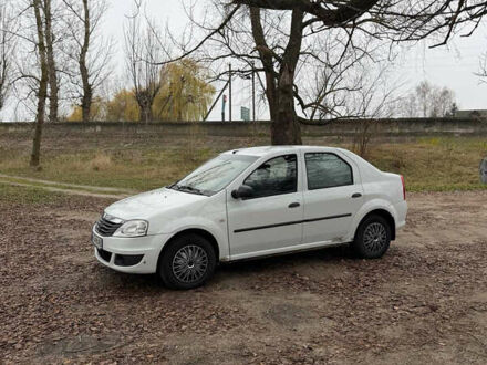 Белый Рено Логан, объемом двигателя 1.39 л и пробегом 211 тыс. км за 2900 $, фото 1 на Automoto.ua