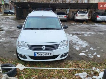 Белый Рено Логан, объемом двигателя 1.6 л и пробегом 300 тыс. км за 4950 $, фото 1 на Automoto.ua