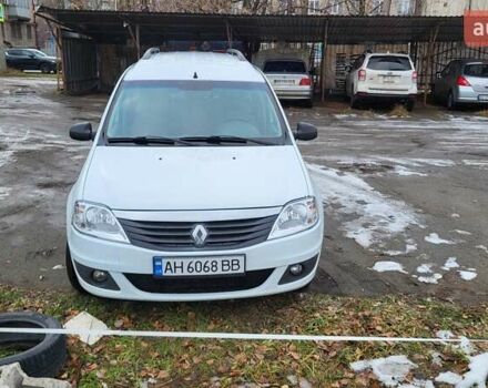 Белый Рено Логан, объемом двигателя 1.6 л и пробегом 300 тыс. км за 4950 $, фото 1 на Automoto.ua