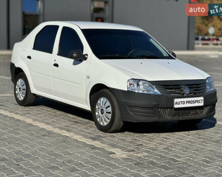 Білий Рено Логан, об'ємом двигуна 1.39 л та пробігом 252 тис. км за 4300 $, фото 1 на Automoto.ua