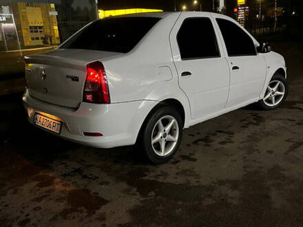 Белый Рено Логан, объемом двигателя 1.4 л и пробегом 100 тыс. км за 2800 $, фото 1 на Automoto.ua