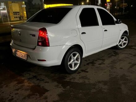 Белый Рено Логан, объемом двигателя 1.4 л и пробегом 100 тыс. км за 2800 $, фото 1 на Automoto.ua