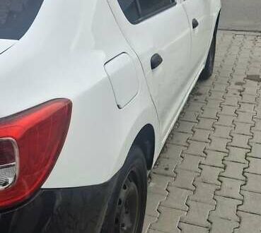 Белый Рено Логан, объемом двигателя 1.2 л и пробегом 450 тыс. км за 3000 $, фото 1 на Automoto.ua