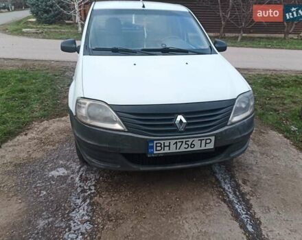 Белый Рено Логан, объемом двигателя 1.39 л и пробегом 300 тыс. км за 3300 $, фото 1 на Automoto.ua