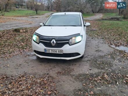 Білий Рено Логан, об'ємом двигуна 1.2 л та пробігом 300 тис. км за 5000 $, фото 1 на Automoto.ua