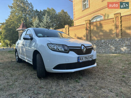 Рено Логан 2015 у Харкові на Automoto.ua Білий Рено Логан, об'ємом двигуна 1.15 л та пробігом 133 тис. км за 5000 $, фото 1 на Automoto.ua