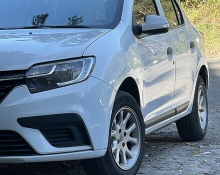 Білий Рено Логан, об'ємом двигуна 1.1 л та пробігом 200 тис. км за 5000 $, фото 1 на Automoto.ua