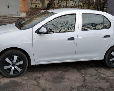 Белый Рено Логан, объемом двигателя 1.2 л и пробегом 180 тыс. км за 4750 $, фото 1 на Automoto.ua