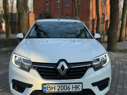 Белый Рено Логан, объемом двигателя 1.5 л и пробегом 140 тыс. км за 7999 $, фото 1 на Automoto.ua