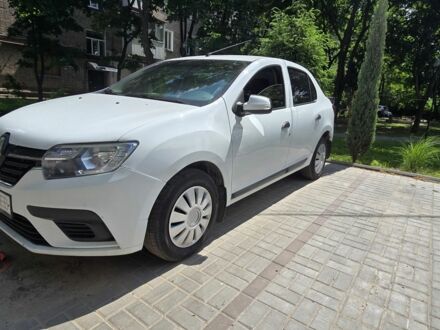 Рено Логан 2017 у Запоріжжя на Automoto.ua Білий Рено Логан, об'ємом двигуна 1.1 л та пробігом 170 тис. км за 6300 $, фото 1 на Automoto.ua