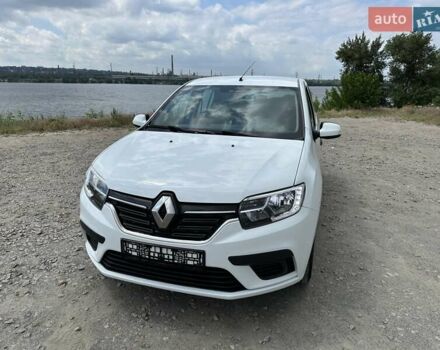 Белый Рено Логан, объемом двигателя 1.5 л и пробегом 145 тыс. км за 7900 $, фото 1 на Automoto.ua