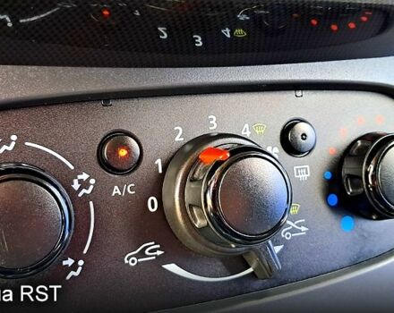 Белый Рено Логан, объемом двигателя 1.5 л и пробегом 93 тыс. км за 8800 $, фото 1 на Automoto.ua