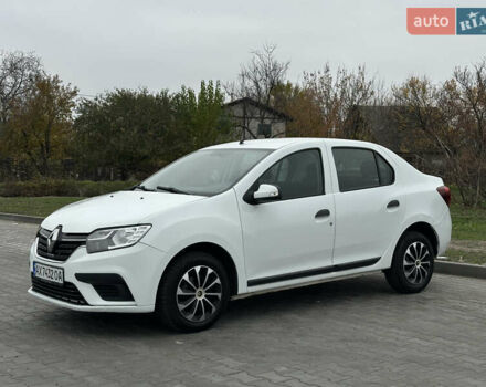 Белый Рено Логан, объемом двигателя 1 л и пробегом 242 тыс. км за 4500 $, фото 1 на Automoto.ua