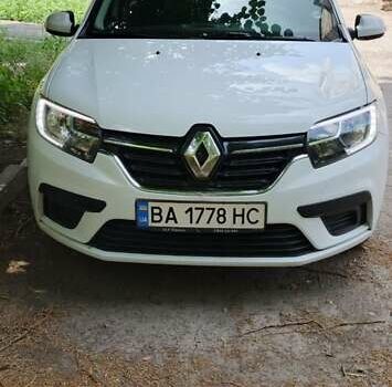 Белый Рено Логан, объемом двигателя 1 л и пробегом 217 тыс. км за 5341 $, фото 1 на Automoto.ua