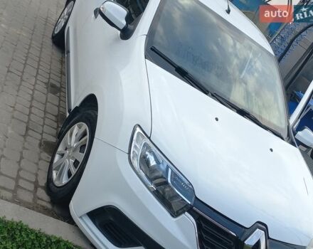 Белый Рено Логан, объемом двигателя 1 л и пробегом 250 тыс. км за 5500 $, фото 1 на Automoto.ua
