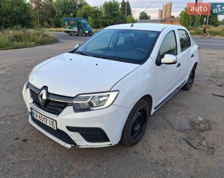 Белый Рено Логан, объемом двигателя 1 л и пробегом 234 тыс. км за 2950 $, фото 1 на Automoto.ua
