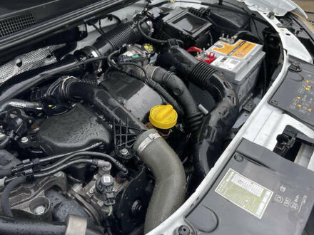 Белый Рено Логан, объемом двигателя 1.5 л и пробегом 153 тыс. км за 10828 $, фото 1 на Automoto.ua