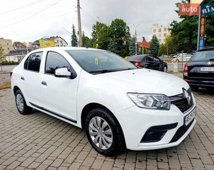 Белый Рено Логан, объемом двигателя 1 л и пробегом 130 тыс. км за 5750 $, фото 1 на Automoto.ua
