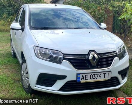 Белый Рено Логан, объемом двигателя 1 л и пробегом 157 тыс. км за 6700 $, фото 1 на Automoto.ua