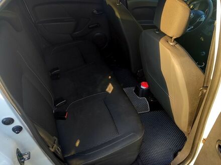 Рено Логан 2019 у Запоріжжя на Automoto.ua Білий Рено Логан, об'ємом двигуна 1 л та пробігом 300 тис. км за 4000 $, фото 1 на Automoto.ua