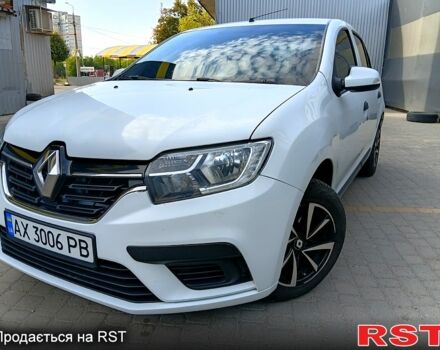 Белый Рено Логан, объемом двигателя 1 л и пробегом 130 тыс. км за 5799 $, фото 1 на Automoto.ua