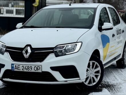 Белый Рено Логан, объемом двигателя 1 л и пробегом 330 тыс. км за 4200 $, фото 1 на Automoto.ua