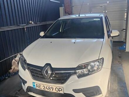 Белый Рено Логан, объемом двигателя 1 л и пробегом 331 тыс. км за 3200 $, фото 1 на Automoto.ua