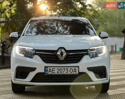 Белый Рено Логан, объемом двигателя 1 л и пробегом 133 тыс. км за 7500 $, фото 1 на Automoto.ua