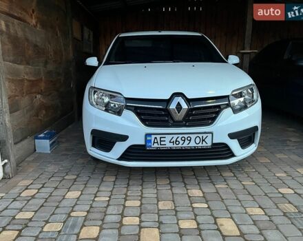 Белый Рено Логан, объемом двигателя 1 л и пробегом 66 тыс. км за 6800 $, фото 1 на Automoto.ua