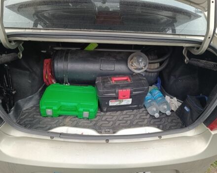 Бежевый Рено Логан, объемом двигателя 1.4 л и пробегом 180 тыс. км за 4600 $, фото 5 на Automoto.ua